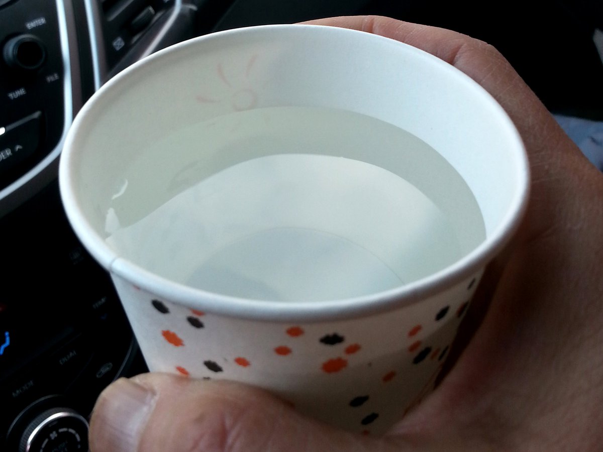 nnadtech's tweet image. 검찰에 간 대통령은 ‘모르쇠’ , 나는 ‘고로쇠’ 
38번 국도를 따라가다 보면 정선과 영월의 도로변에 고로쇠를 판매하는 곳들이 많죠. 약간 달작지근하면서도 밍밍한 고로쇠 물맛이 건강에 좋다니까 그래서 그런지 속이 뻥 뚫리는 기분이 드네요. 
고로쇠(2리터) 8,000원