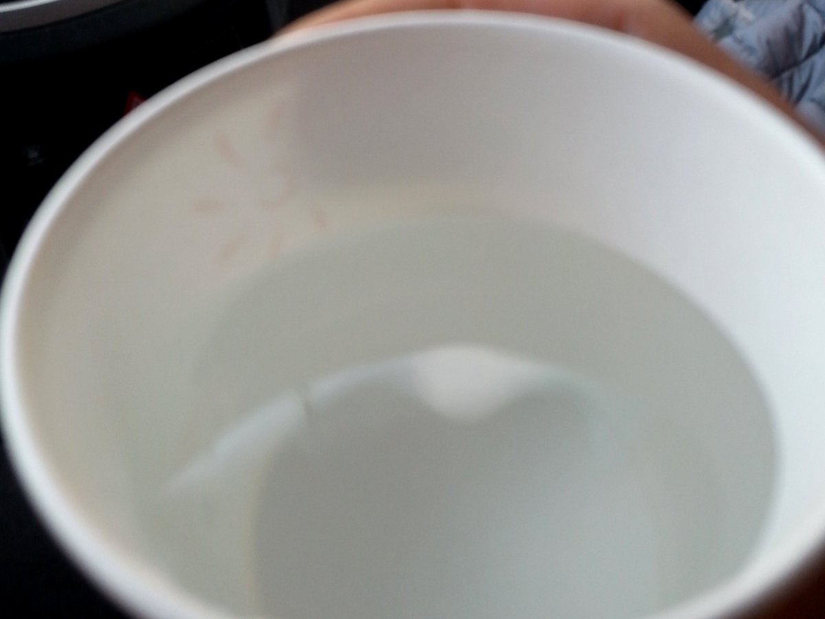 nnadtech's tweet image. 검찰에 간 대통령은 ‘모르쇠’ , 나는 ‘고로쇠’ 
38번 국도를 따라가다 보면 정선과 영월의 도로변에 고로쇠를 판매하는 곳들이 많죠. 약간 달작지근하면서도 밍밍한 고로쇠 물맛이 건강에 좋다니까 그래서 그런지 속이 뻥 뚫리는 기분이 드네요. 
고로쇠(2리터) 8,000원