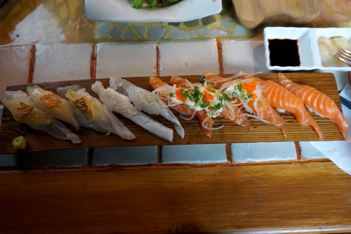 nnadtech's tweet image. 김쉐프의 텃밭 
경기도 이천시백사면 청백리로 89
전화: 031)636-9404
도톰하게 포를 뜨서인지 씹는 식감이 있으나 기대에는 약간 못미치는 맛인 것같네요. 인터넷상에서 하도 유명하다길래 들렸는데 블로그 맛집인가.
광어+생연어초밥 17,000원
(더보기)
cafe.daum.net/nadtech2/gOzf/…