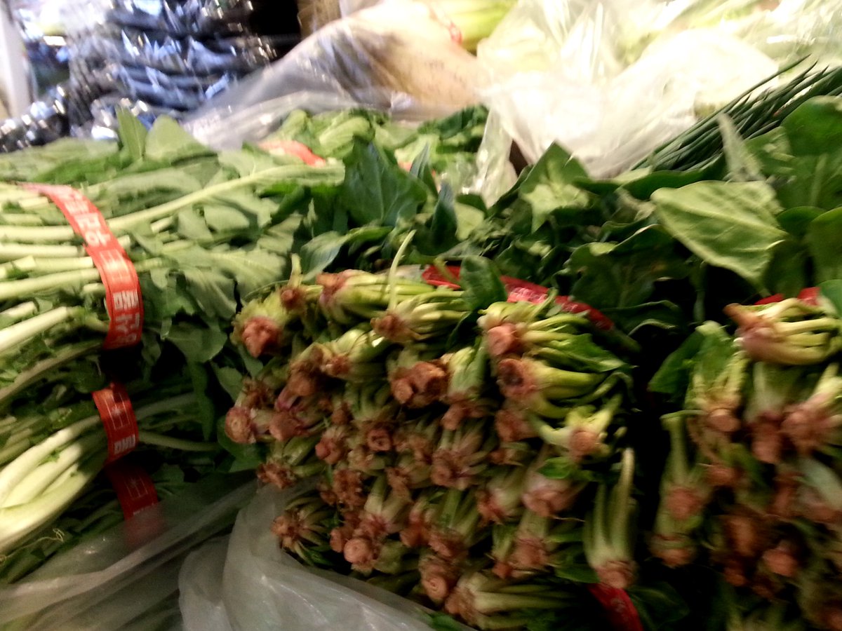 nnadtech's tweet image. 태백시 황지자유시장 - 소고기, 채소, 생선이 유명 
강원도 태백시 시장안3길 5-1(황지동 36-13)
전화: 033)552-2634
1969년 개설된 중형시장으로 동해안이 가까워 생선이 싱싱하고, 고냉지채소의 산지라서 채소 또한 싱싱하죠. 그리고 태백한우가 유명하여 소고기 역시 엄지척입니다.