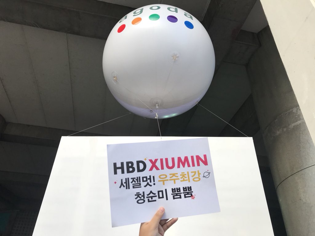 XIUMINTHUNION's tweet photo. ❄️ XIUMIN BIRTHDAY PROJECT IN THAILAND 

📍จุดรับแบนเนอร์ 
- ด้านหลังบูธอโกด้า 
📍เวลา 
- 10:30 น. 
📍จำนวน 
- 5000 ใบ 

มารับกันเยอะๆนะคะ
📌แอลโบเตรียมหลักฐานแสดงตัว(ของสะสมเกี่ยวกับซิ่วหมิน ออฟฟิเชียล,แฟนไซต์) เพื่อรับแบนเนอร์แบบหน้า-หลังด้วยนะคะ
#ElyXioninBKK https://t.co/sR59wgbV5j