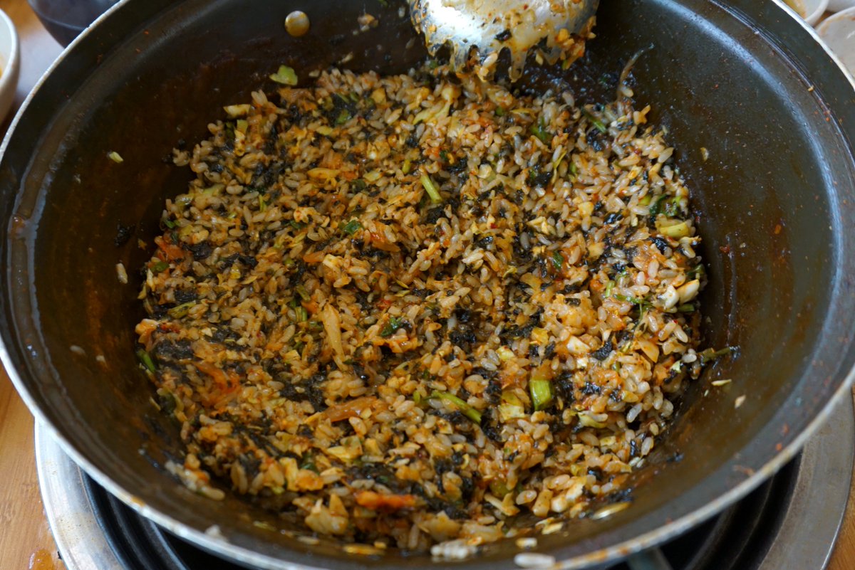 nnadtech's tweet image. 의왕시 맛집, 단맛이 점점 강해지는 것같아 조금씩 미워진다 - 봉덕칼국수 
경기도 의왕시 오봉로 189(고천동 84-2)
전화: 031)456-8465
조만간 부속쪽으로 이전 예정 
매일 11:00~22:00
샤브샤브칼국수 8,000원
고기+야채추가 12,000원 
볶음밥 2,000원
(더보기)
cafe.daum.net/nadtech2/fJvF/…