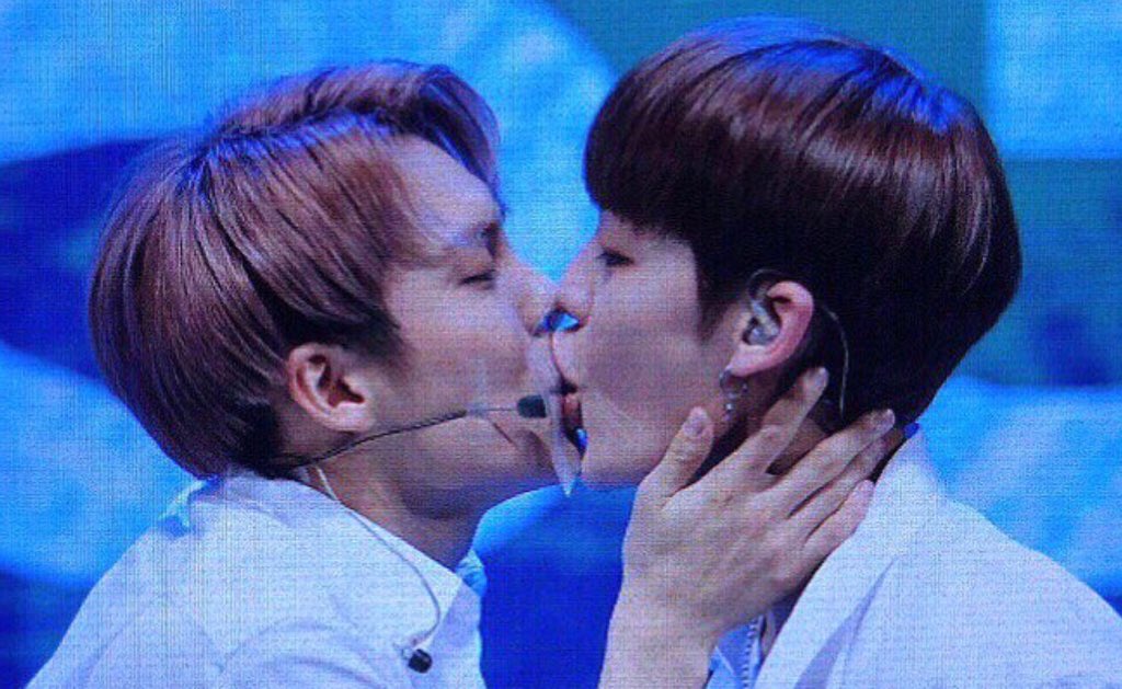 Dongheart93's tweet photo. But...director-nim looks like chan needs to practice his kissing scene a lot harder than I thought😅😅

#ACE #Chan #UNB #Highschool2019 https://t.co/AIlYSjgRKM