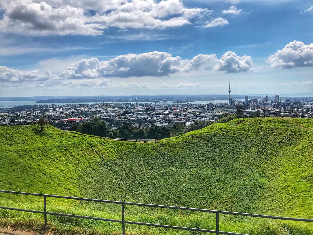 JenPetrie1's tweet photo. This view just never gets boring! 😍 Perfect Sunday stroll up Mt Eden 👭 #SundayStroll #MtEdenSummit #Volcano #AmazingViews https://t.co/ZwJlSYAl26