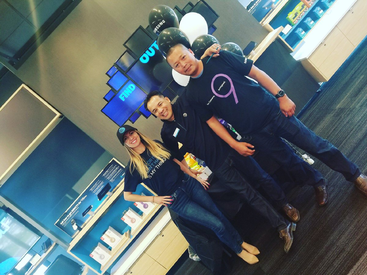 GLAshowstoppers's tweet photo. With Nick Mao from Samsung helping with the Samsung S9 launch @ AT&amp;T Newport Beach #samsungs9launch #lifeatatt #glaagility #ownLA #newportbeach https://t.co/2nkPN8Bj9c