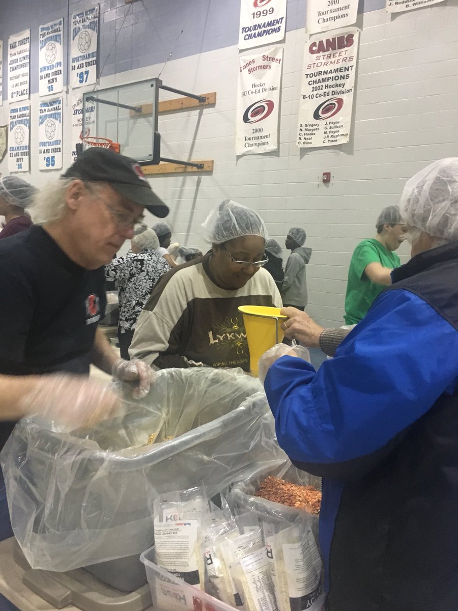 TraceyLipkins's tweet photo. @OliveBranchWF Youth from Olive Branch Baptist Church volunteering to serve people! They helped to package over 70,000 bags or prepackaged food today!! #RISEagainsthunger https://t.co/ztBpSayFey