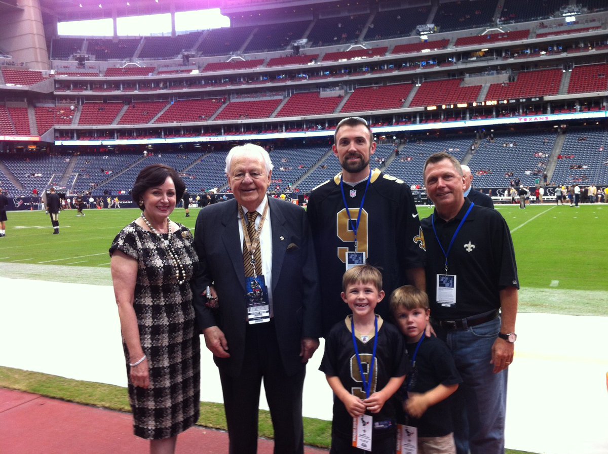 Doing the Benson Boogie right thru the Pearly Gates to the tune of "When 'this' Saint goes marching in"! Rest in peace Mr. Benson.