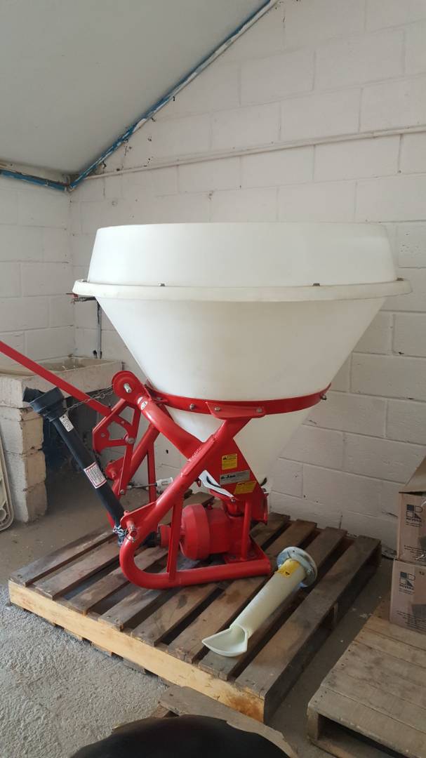 CKronosII's tweet photo. Disponible Abonadora pendular marca JAN, modelo Lancer 900 PPO. #Agricola #agronegocio #Abonadora #JAN #Llano #Aragua #Guárico #Apure #Barinas #Yaracuy #Cojedes #Portuguesa #Carabobo #Falcon #Miranda #Anzoategui #Monagas #Agro #Pecuaria @ckiinc17 #CKronosII https://t.co/2IvJurjf51