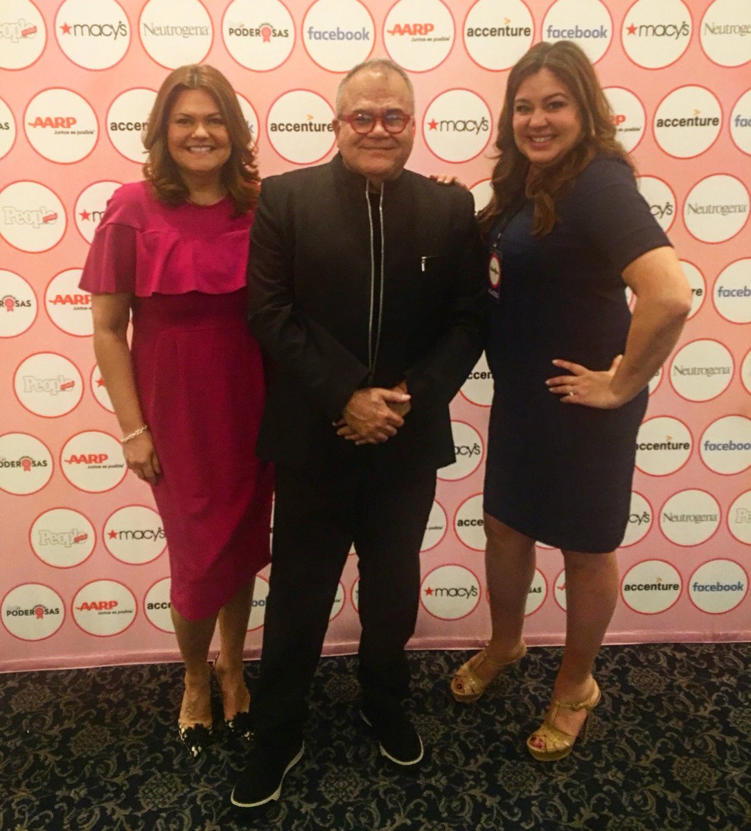 ArmandoCorrea's tweet image. Nothing makes me feel more empowered than being surrounded by powerful women like @Roxannaflores and  @Monique_Manso from @MeredithCorp at #PoderosasLive