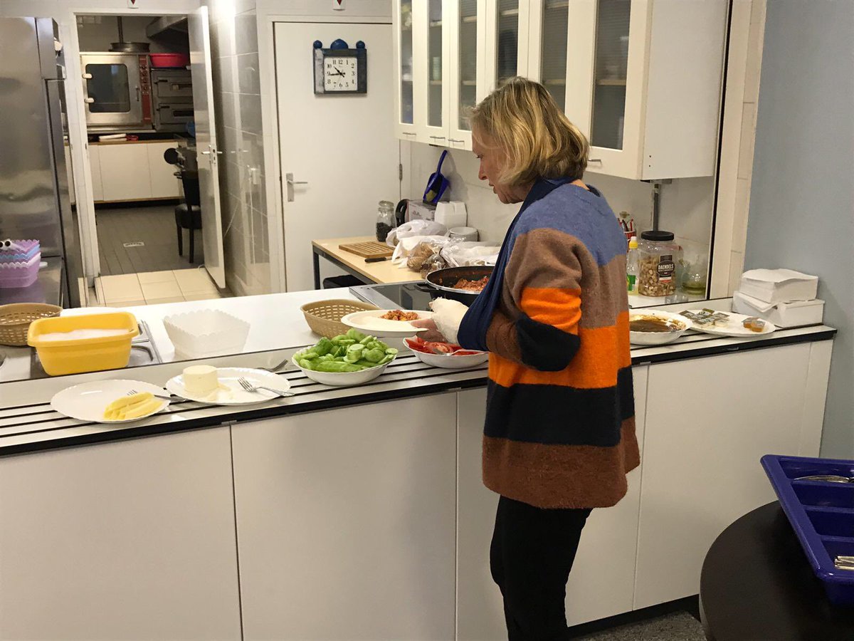 vbornl's tweet photo. Vandaag zijn we samen met 4 kandidaten uit Rotterdam voor de gemeenteraadsverkiezingen. Voordat we beginnen met de rondetafelgesprekken zijn we lekker aan het ontbijten. @pvdarotterdam @CDARotterdam @D66Rotterdam @groenlinksrdam https://t.co/QkCcFwBySe