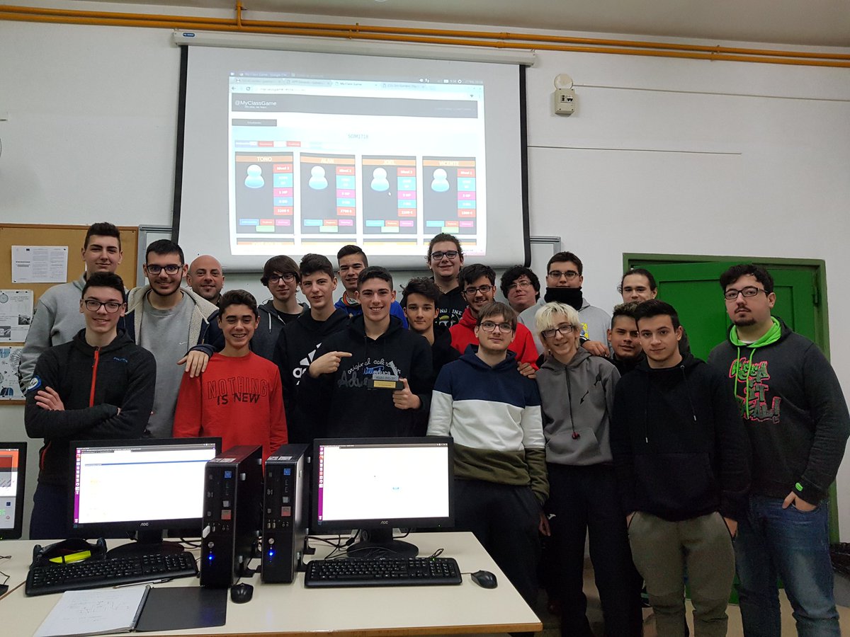 juantoman's tweet photo. Projecte #InnoEstacio: aquest any el #iestacio són els alumnes de #1SMXM1718iestacio els encarregats d'actualitzar la xarxa del centre i els equips de les aules d'informàtica i de la ESO.
Prompte compartirem l'experiència.
#JuntsPodemCanviarElMon https://t.co/YJpF8lV0cP