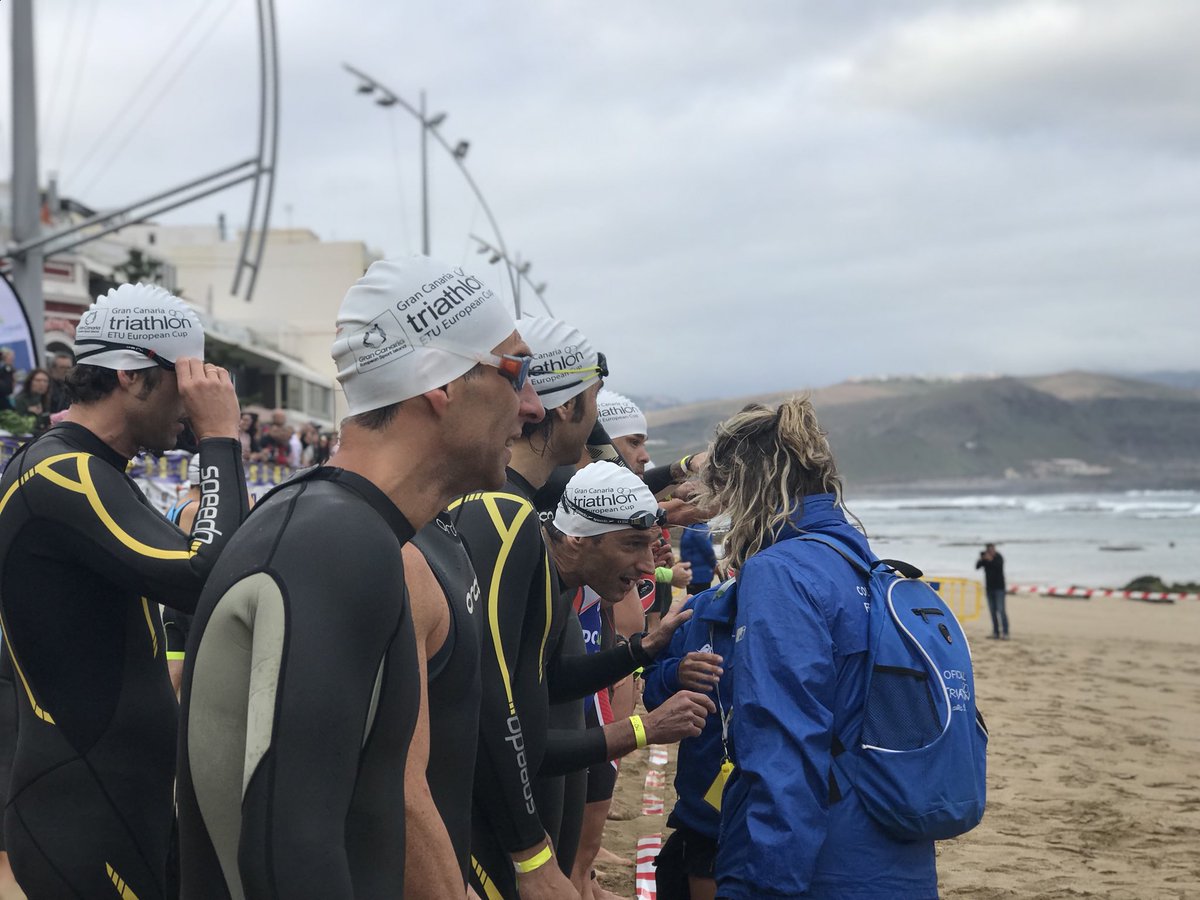 GCTriatlon's tweet photo. ¡Comienza el  #GranCanariaTriatlón!

Las modalidades Sprint, Triatlón de la Mujer y Paratriatlón abrieron el Gran Canaria Triatlón dejando a los asistentes con los pelos de punta.

¡Las Palmas de Gran Canaria se mueve, en Gran Canaria #somostriatlón! https://t.co/gpwE6e5xbd