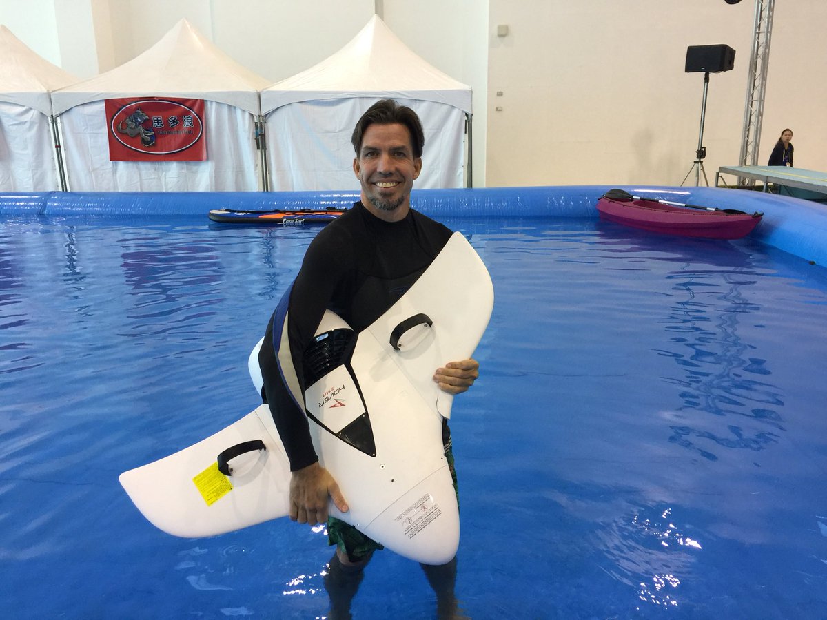 HoverstarVideo's tweet photo. Hoverstar Aquajet Dive H2 model and its demo #hoverstar#scooter#underwater scooter#free in the water#water sports #summer holiday #leisure products #mermaid #diving#snorkel#beach lover https://t.co/u4HxX0JFrT