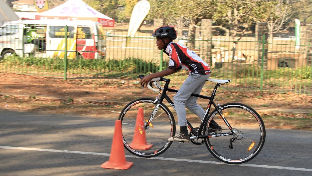 100cycle's tweet photo. R50 from every #100cycle entry goes to cycling development in SA! Enter the race now to make a real difference: https://t.co/PmCjjL0JN6 #SweatForCharity (📷: @Cycling_SA) https://t.co/LlAmUcR2ZS