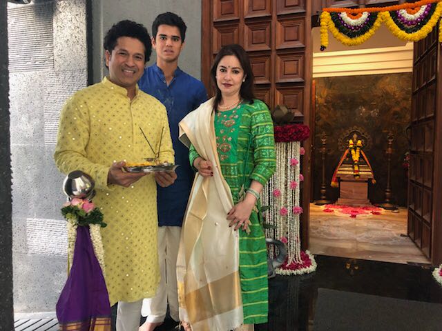 नवीन वर्ष हे तुम्हाला आनंदाचे, भरभराटीचे, वैभवाचे, आरोग्यदायक, आणि मंगलमय जावो हीच ईश्वरचरणी प्रार्थना 🙏🏼