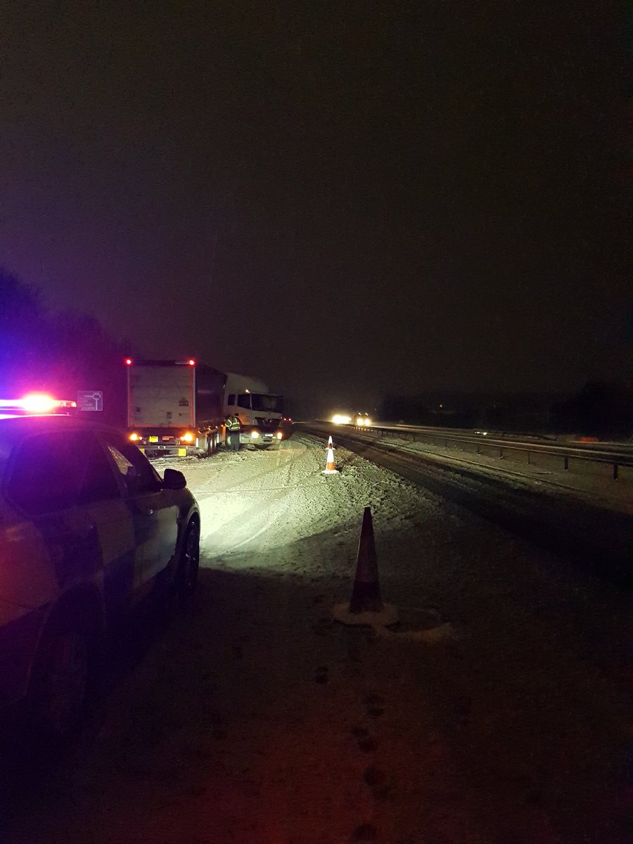 HantsPolRoads's tweet photo. We are dealing with a jack-knifed Lorry on the #M3 northbound J6. It's blocking lane 1 &amp; 2. Please approach with caution. #24162 https://t.co/yOBWfFh8S0