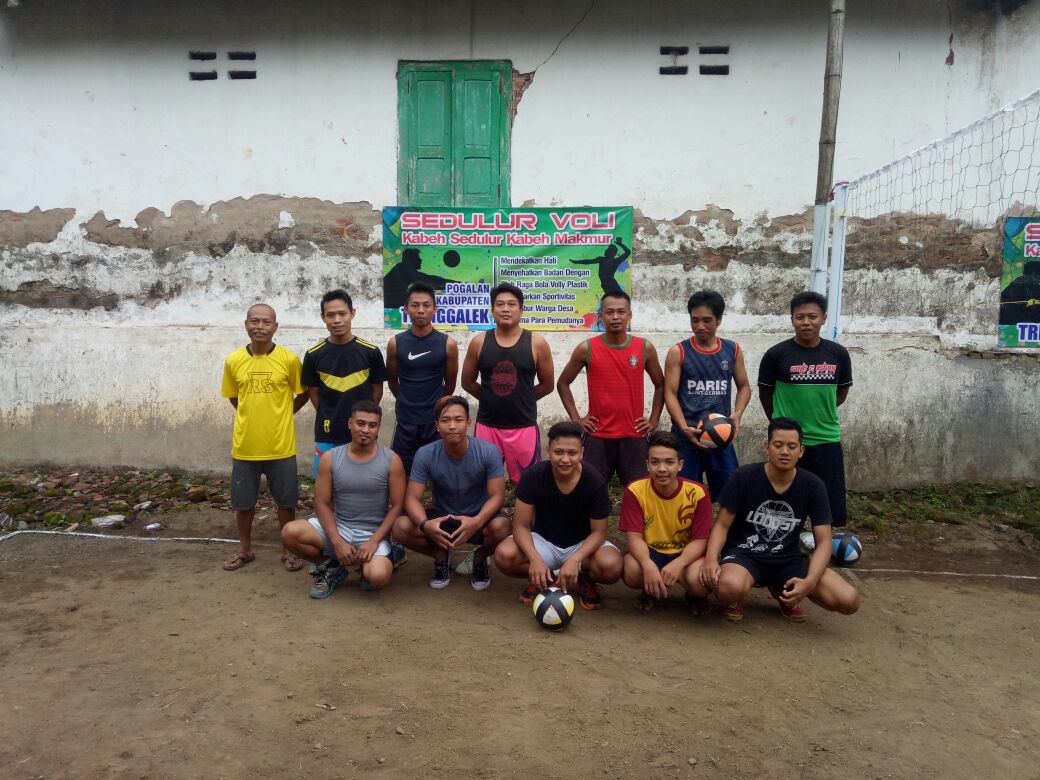 CakFerri's tweet photo. Sedulur Voly Kab. Trenggalek
KABEH SEDULUR KABEH MAKMUR
#SedulurNgaji
#RelawanSemestaAlam
#GustiTopMarkotob
#GustiKabTrenggalek
#Munjungan
@Jkw_CakImin
@cakimiNOW
@HadiNgusman
@DewantoAndry
@shofamubarok1
@puti_soekarno
@gusipul4
@GustiTrenggalek https://t.co/gnwVuqf1ao