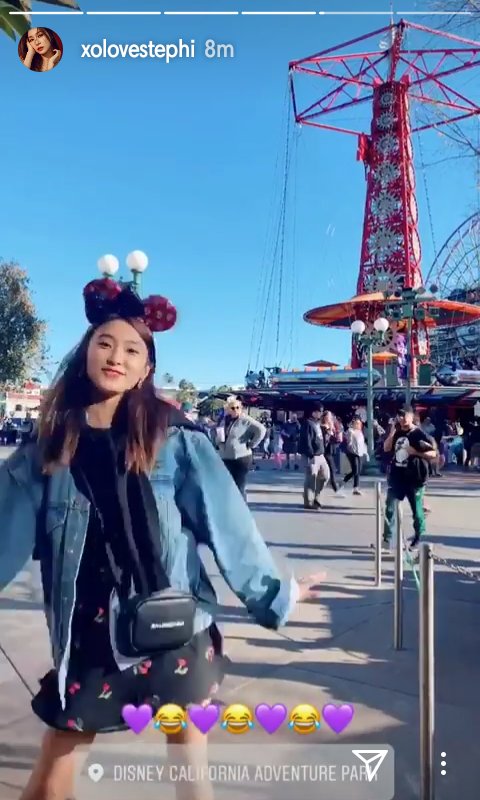 stayJB1D's tweet photo. Yoon Bora at Disneyland with Tiffany @tiffanyyoung801 #YoonBora https://t.co/YFUCAkQExV