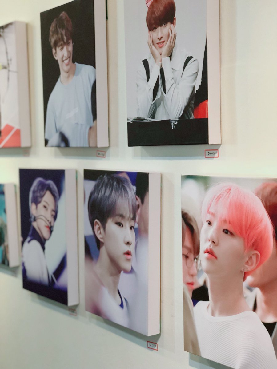 shining_moment_'s tweet photo. @17_ONE_1 #BEMYONLYONE
첫 전시회 방문이였는데 너무너무 행복했어요! 이렇게 도겸,호시만이 존재하는 공간에 초대해주셔서 감사합니다!ㅎㅎ 사진 하나하나 너무 다 예쁘고 다양한 모습을 볼 수 있어서 좋았어요!! 그리고 정말 수고 많으셨어요ㅠ
마석고 순영이는 이렇게 멋진 세븐틴에 되었답니다😍 https://t.co/1YL9ecGgKA
