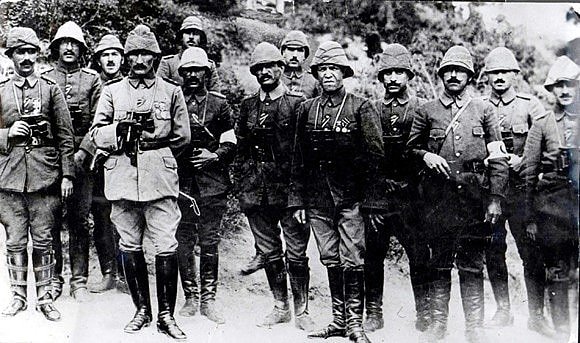go_kitap's tweet photo. Başta Gazi Mustafa Kemal Atatürk olmak üzere tüm ��ehitlerimizi saygı ve minnetle anıyoruz. 🇹🇷 https://t.co/OUbTioFNEw