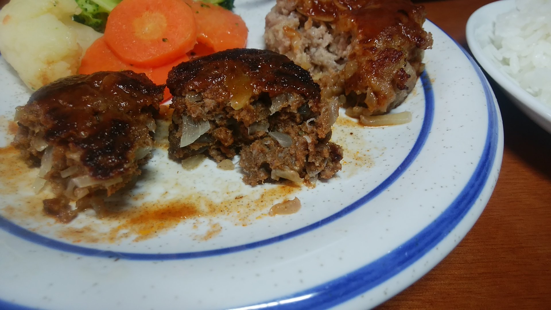 みなせ C100 お疲れさまでした おがくずハンバーグ断面 パクっ 食える 食えるぞ ん んん T Co Kmdywponxl Twitter みなせ C100 お疲れさまでした おがくずハンバーグ断面 パクっ 食える 食えるぞ ん んん T Co Kmdywponxl Twitter