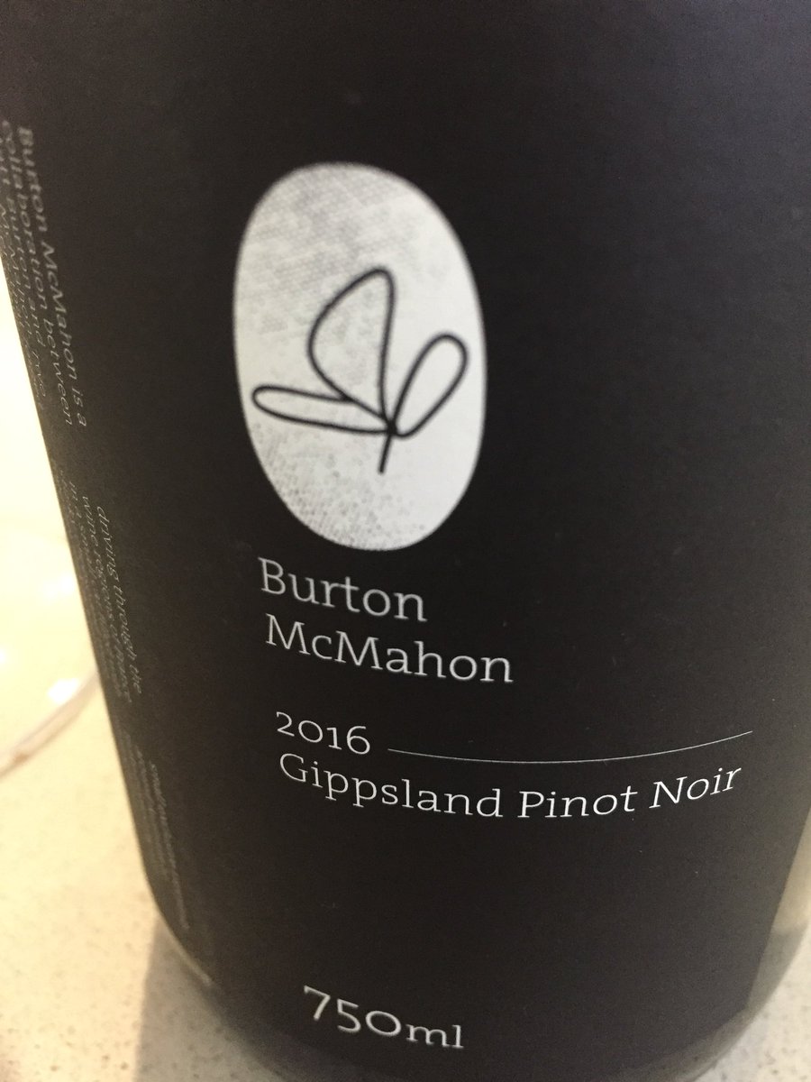 thefrankreport's tweet photo. Pro tip: never judge a #pinotnoir by its colour. This is a classic example of a pale/light bodied red of xlnt intensity and length. Well done @GundogEstate and @DylanMc_SevEst 
🍷👍 https://t.co/8GzYjEdw2s
