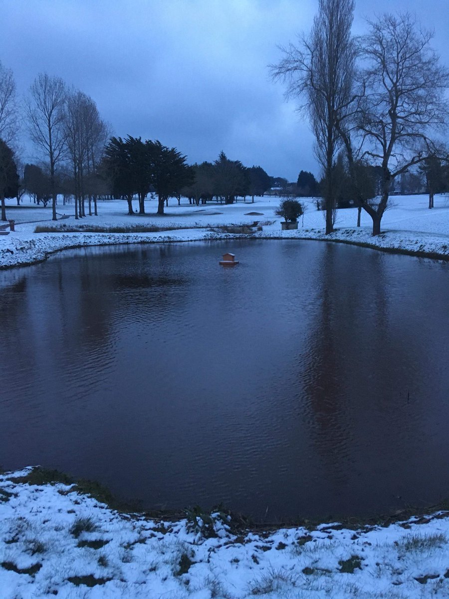 torquaygolfclub's tweet photo. Course closed due to the snow, but It’s pretty out there though @TorquayProShop @HendriksenGolf @coachjamesygolf https://t.co/zci6DKibO7