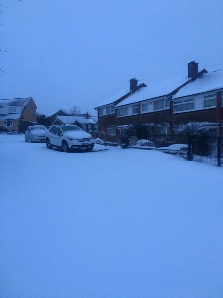 xnatlfield2x's tweet photo. #uksnow snow again https://t.co/FejHRLlF7e
