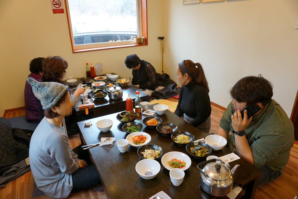 nnadtech's tweet image. 이천 맛집, 논두렁 밭두렁에 둘러앉아 먹던 들밥 
경기도 이천시 마장면 지산로 22번길 17 (이평리 371-3)
전화: 031)637-6040
영동고속도로 덕평IC - 좌회전 후 직진 차로 5분 거리
매일 10:30~20:30
보리밥 8,000원 
(더보기)
cafe.daum.net/nadtech2/gOzf/…