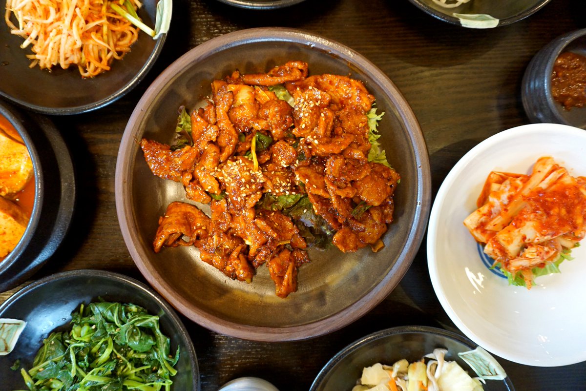 nnadtech's tweet image. 이천 맛집, 논두렁 밭두렁에 둘러앉아 먹던 들밥 
경기도 이천시 마장면 지산로 22번길 17 (이평리 371-3)
전화: 031)637-6040
영동고속도로 덕평IC - 좌회전 후 직진 차로 5분 거리
매일 10:30~20:30
보리밥 8,000원 
(더보기)
cafe.daum.net/nadtech2/gOzf/…