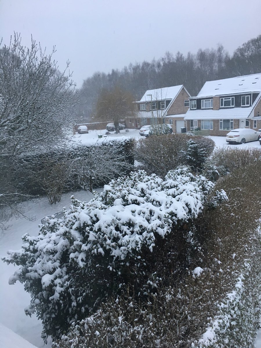 worldrecordrow's tweet image. Absolutely the right decision to cancel but thinking of all the runners who set out early on their travels - get home safely guys x #readinghalfmarathon