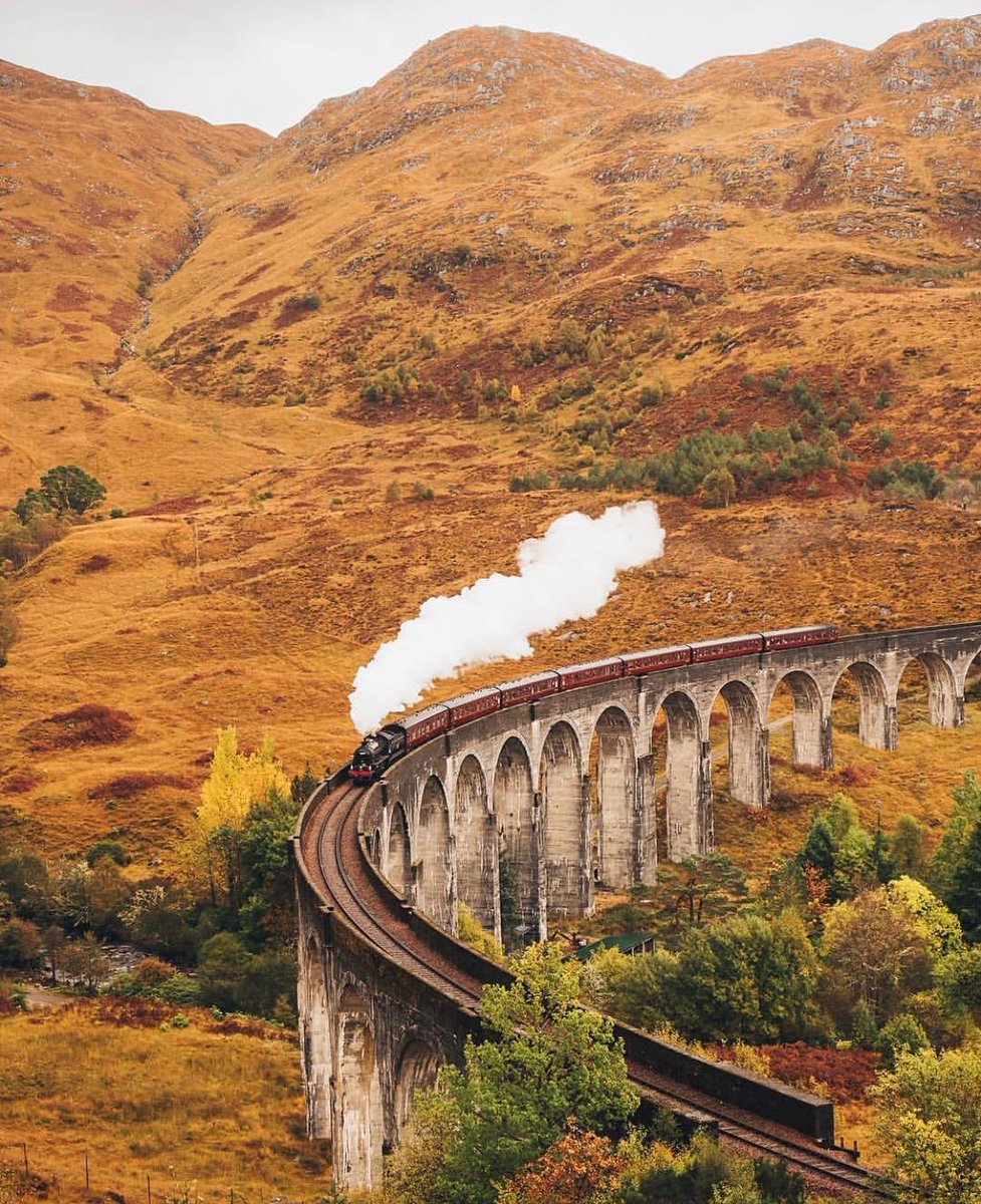 Experience life in full, travel by trains - SAVEATRAIN.COM 🚞🏴󠁧󠁢󠁳󠁣󠁴󠁿😤 #glenfinnanviaduct #scotland #uk #earthoutdoors #travelphotography #visualsofearth #visitscotland #travel #trains #railways #train #railroad #morning #refreshing #trip #holiday #saveatrain