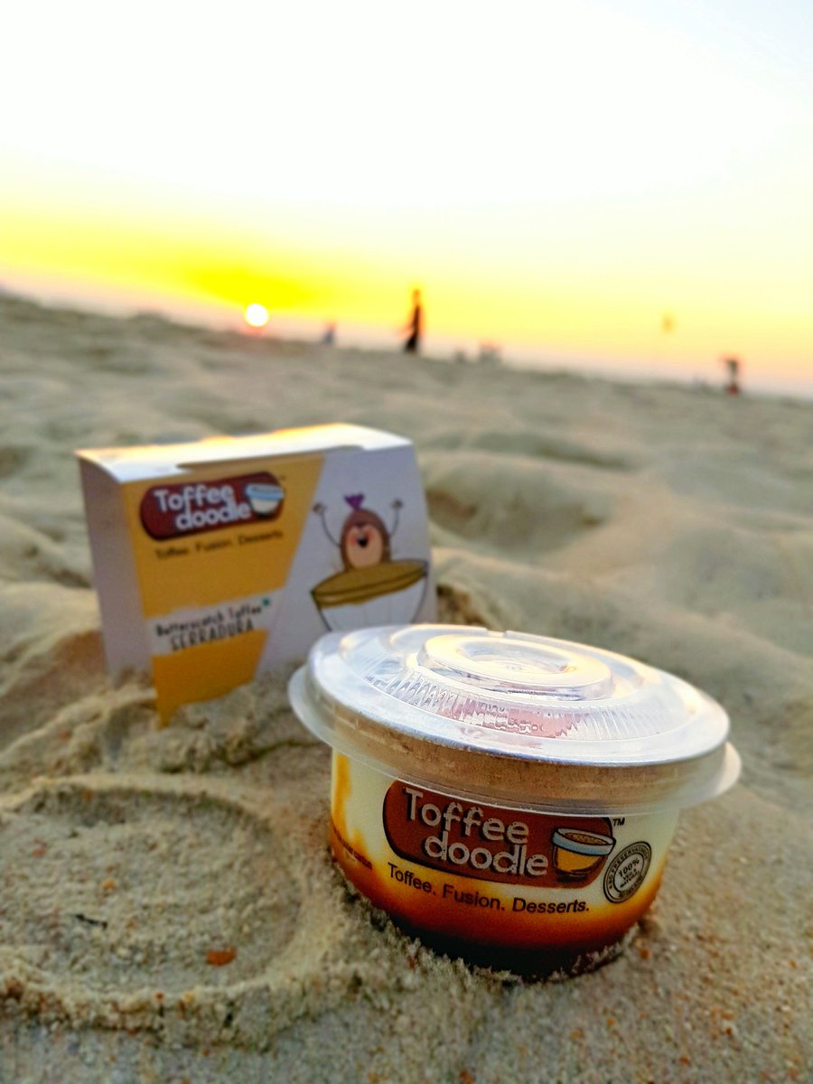 toffee_doodle's tweet photo. Life's a picnic at the beach with Toffee Doodle 🍮🏖️
#Yummy #Nutrituous #ToffeeDoodle #MilkProtein 
Available across all premium supermarkets and restaurants.
.
#Serradura #Pudding #Rs60only #Goan #Toffee #Beach #Picnic #Getaway #Sand #Healthy #Photography #Love #Family https://t.co/xI6TYQSRid