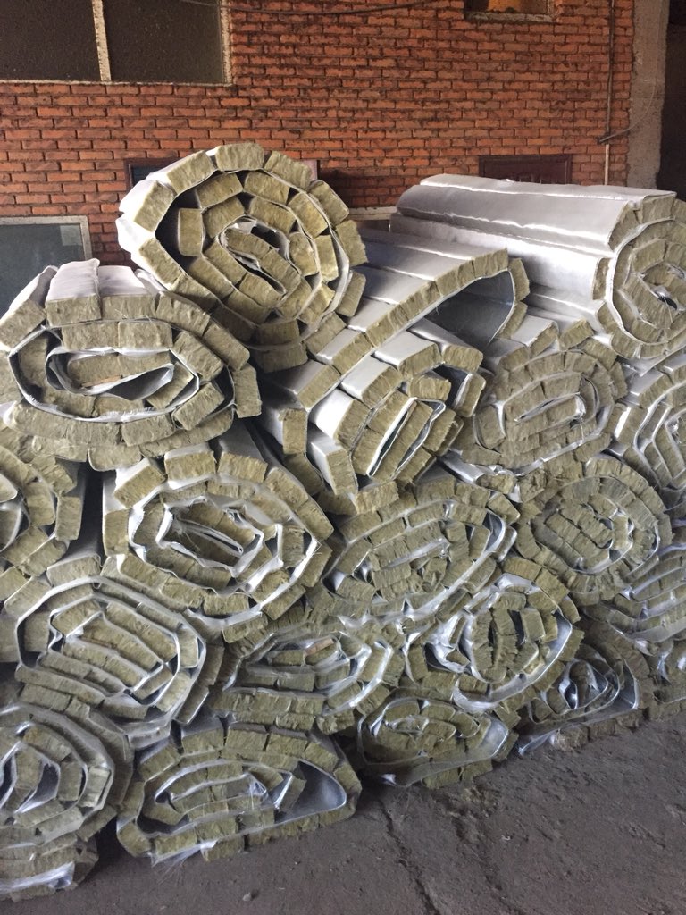 Гэр хороололын Жорлонгийн септикыг хийх талаар манай инженерүүд ажиллаж бна. Ад үзээд бдаг цэнхэр,хар поошикыг гадна талаас нь дулааны шугам хоолой дулаалдаг #Термобазальт #Базальтвүүл дулаалгаар өлгийдэж газар суулгавал хямд,цэнхэр савыг ундны усанд биш бохирт зориулж болох юм.