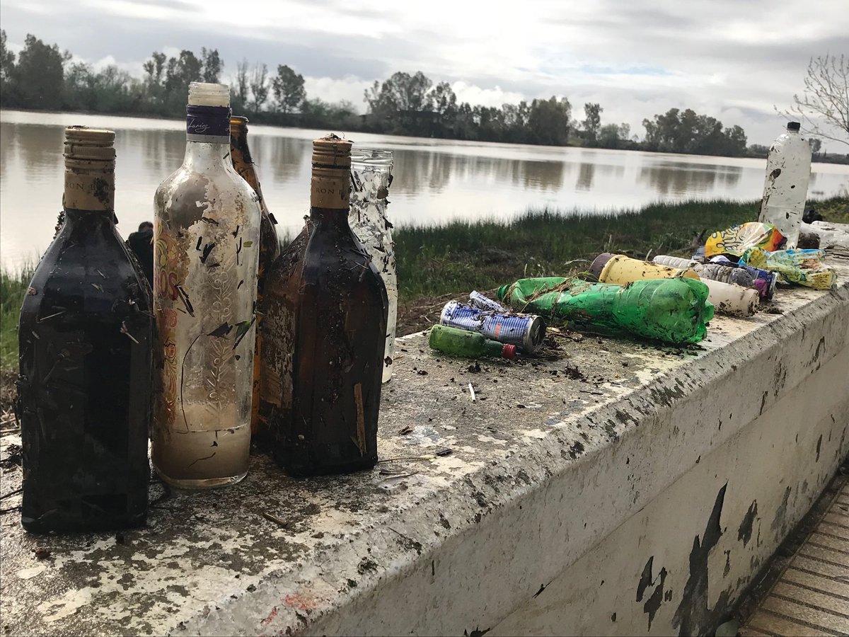 riberatele's tweet photo. Seguimos liberando nuestro rio de basura en coria del rio #Libera1m2 https://t.co/Da19iXXPz4