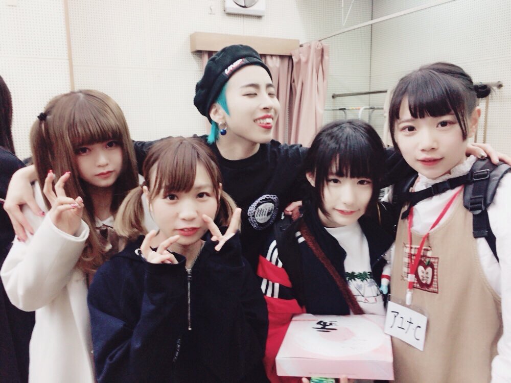 company_land's tweet photo. もも!もも!C!
推しが渋滞してる🔥
がきんちょ倶楽部ではない
#WACKオーデ
#BiSH
#BiS
#BiS1
#BiS2
#GANGPARADE
#EMPiRE https://t.co/v0pmqSsTEe