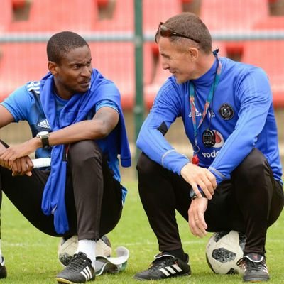 CraimerN's tweet image. Pirates beat @goldenarrowsfc1 to open gap from @KaizerChiefs and close gap on @Masandawana ......#UpTheBucs