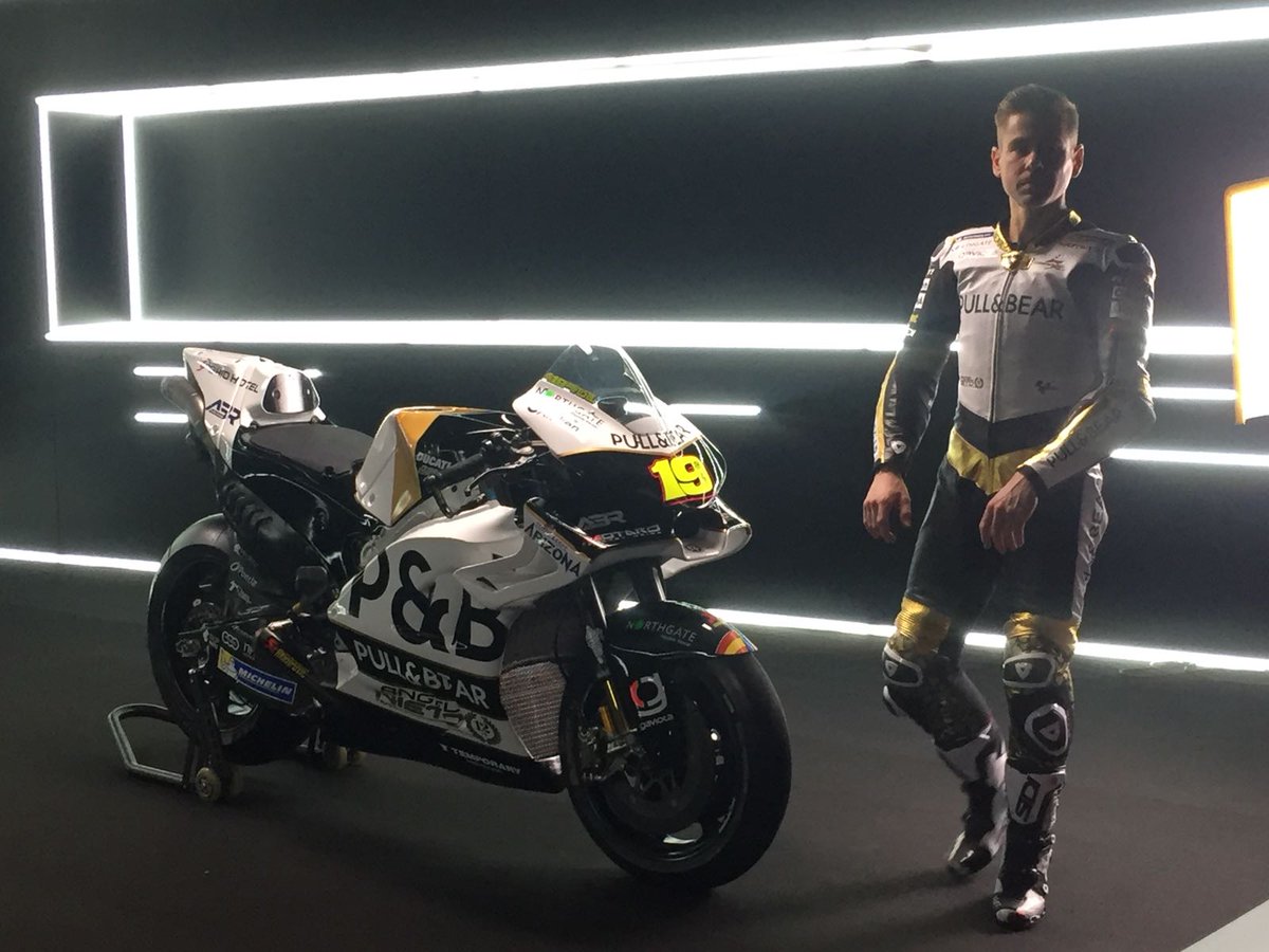 AsparTeam's tweet photo. A new season is about to start 😍 #QatarGP 

@MotoGP 2018 is going to be 💭 [insert word here] https://t.co/6ajOxDo1Qu