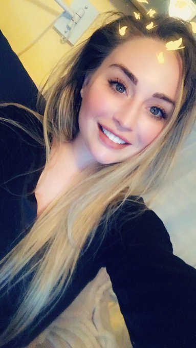 Crazy hair&amp;no makeup 🤫 but all smiles saying hello online guys this hair color will be gone Tuesday 🤭who&rsquo;s<a href="/tag/greatful"class="tags"><span>#greatful</span></a>