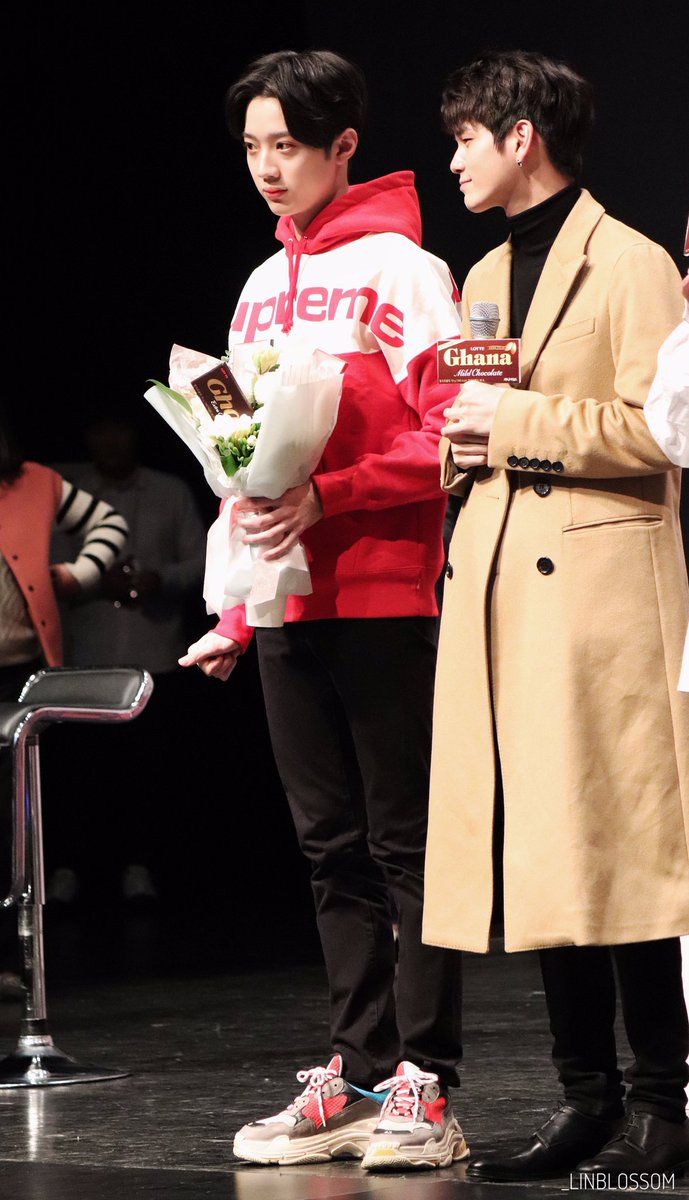 _LINBLOSSOM's tweet photo. 꽃미남 이관린😍
#라이관린 #가나팬미팅 https://t.co/pNX650UpwB