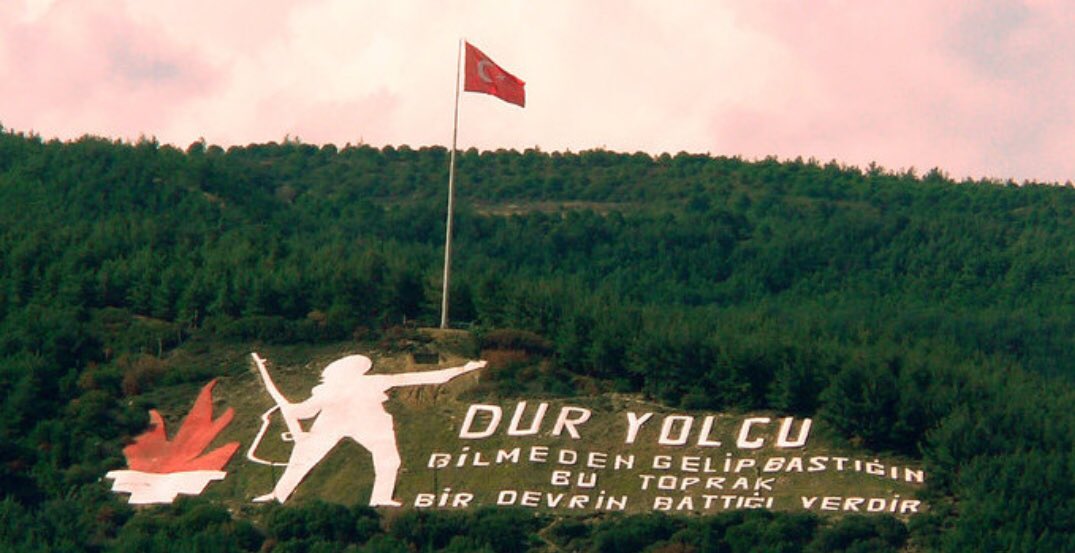 GaunOnot's tweet photo. Bastığın yerleri 'toprak' diyerek geçme, tanı!
Düşün altındaki binlerce kefensiz yatanı.
Sen şehid oğlusun, incitme, yazıktır, atanı.
Verme, dünyâları alsan da bu cennet vatanı.

Mehmet Akif Ersoy 
#ÇanakkaleGeçilmez https://t.co/b3MJO7nUwq