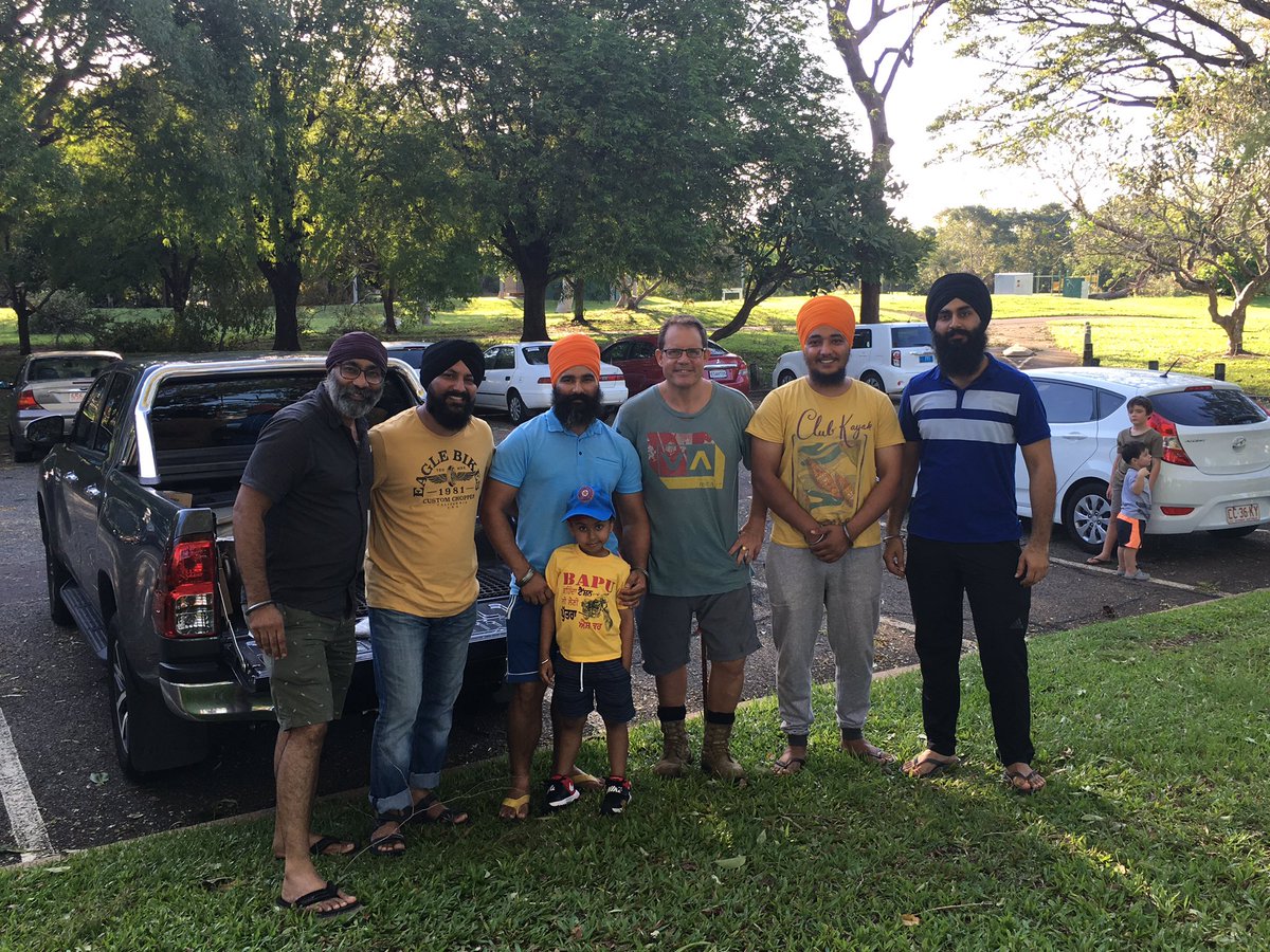 LukeGoslingMP's tweet photo. Just one of the very many reasons I'm so proud of our home. #DarwinNT Sikhs are providing 200-300 take away containers with cooked Rice and Veg at Jingili water gardens. Particularly for people that are still without power this is so welcome. Please share with your networks 🙏🏼 https://t.co/CFzXyEBSvt