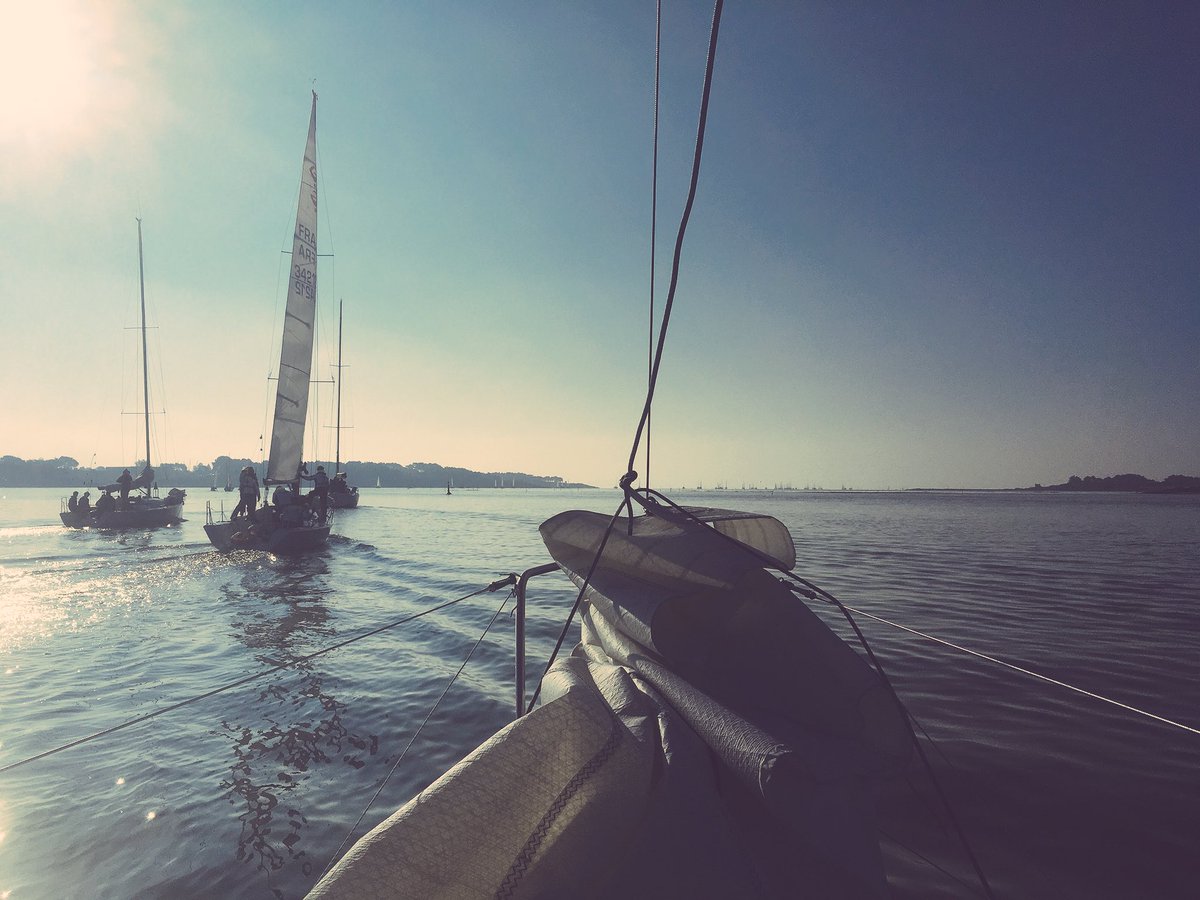 Après plusieurs manches d’entraînement hier, place à la régate aujourd’hui sous un grand soleil ☀️ le vent étant plus faible il va nous falloir être très précis dans nos réglages 👌🏻🌊 #ChallengeDePrintemps #StayFocus <a href="/Expertime/">Expertime</a> @thalesemploi <a href="/PolarysGroup/">Polarys</a> <a href="/Amaris/">Amaris Consulting</a> <a href="/ISEP/">Isep - École d'ingénieurs du numérique</a>