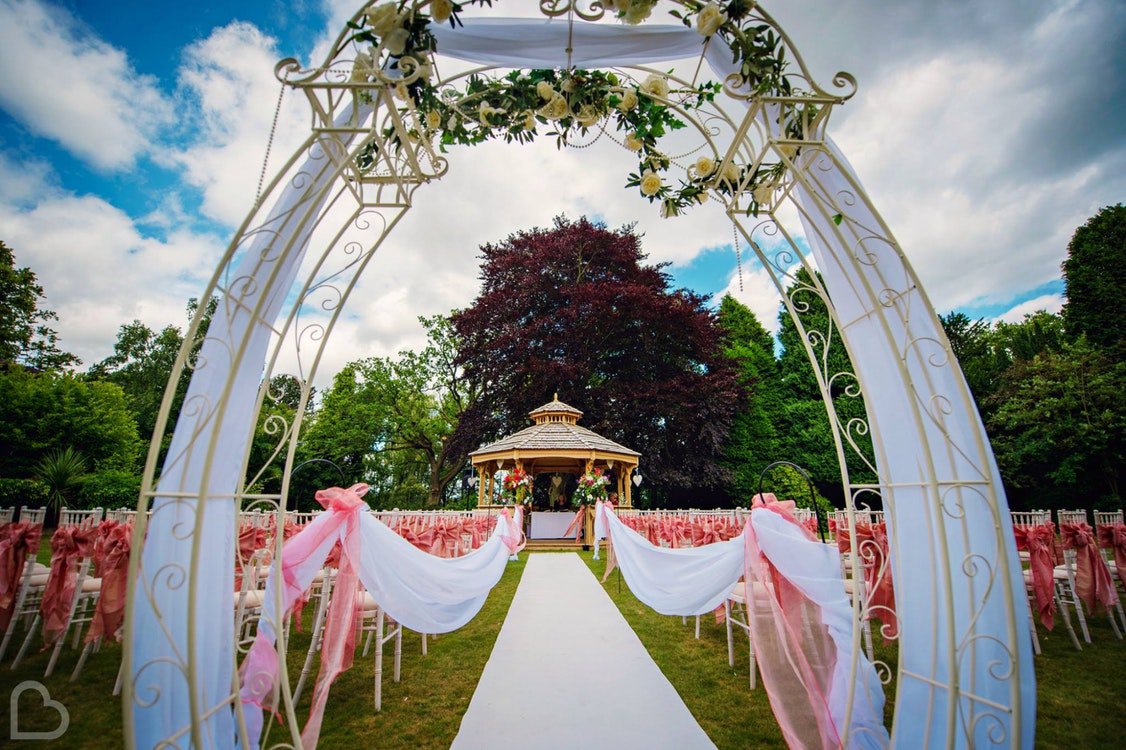 Check out <a href="/MereCourtHotel/">Mere Court Hotel</a>'s #Weddingfair on Sunday 22nd April from 12-4pm. With Fizz on arrival, canapes and plenty of ideas for your big day! ow.ly/sqRS30j0jBU