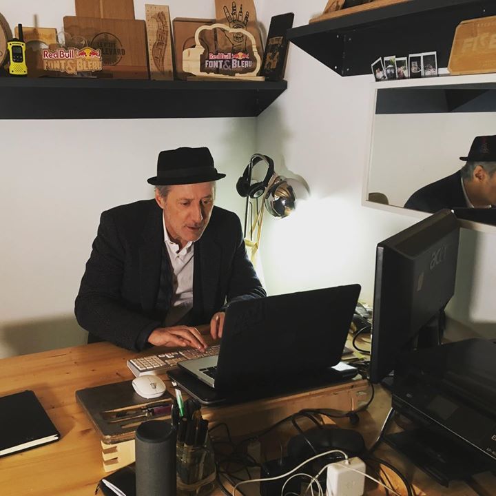 ArkaicConcept's tweet photo. Notre nouveau stagiaire @antoinedecaunes en redirection professionnelle nous a fait l occasion avec son équipe de nous interviewer dans nos locaux #canalplus #skateboard #madeinfrance #skatelyon #lagauledantoine #interview #humour #arkaicconcept https://t.co/mfL6oLkUKt