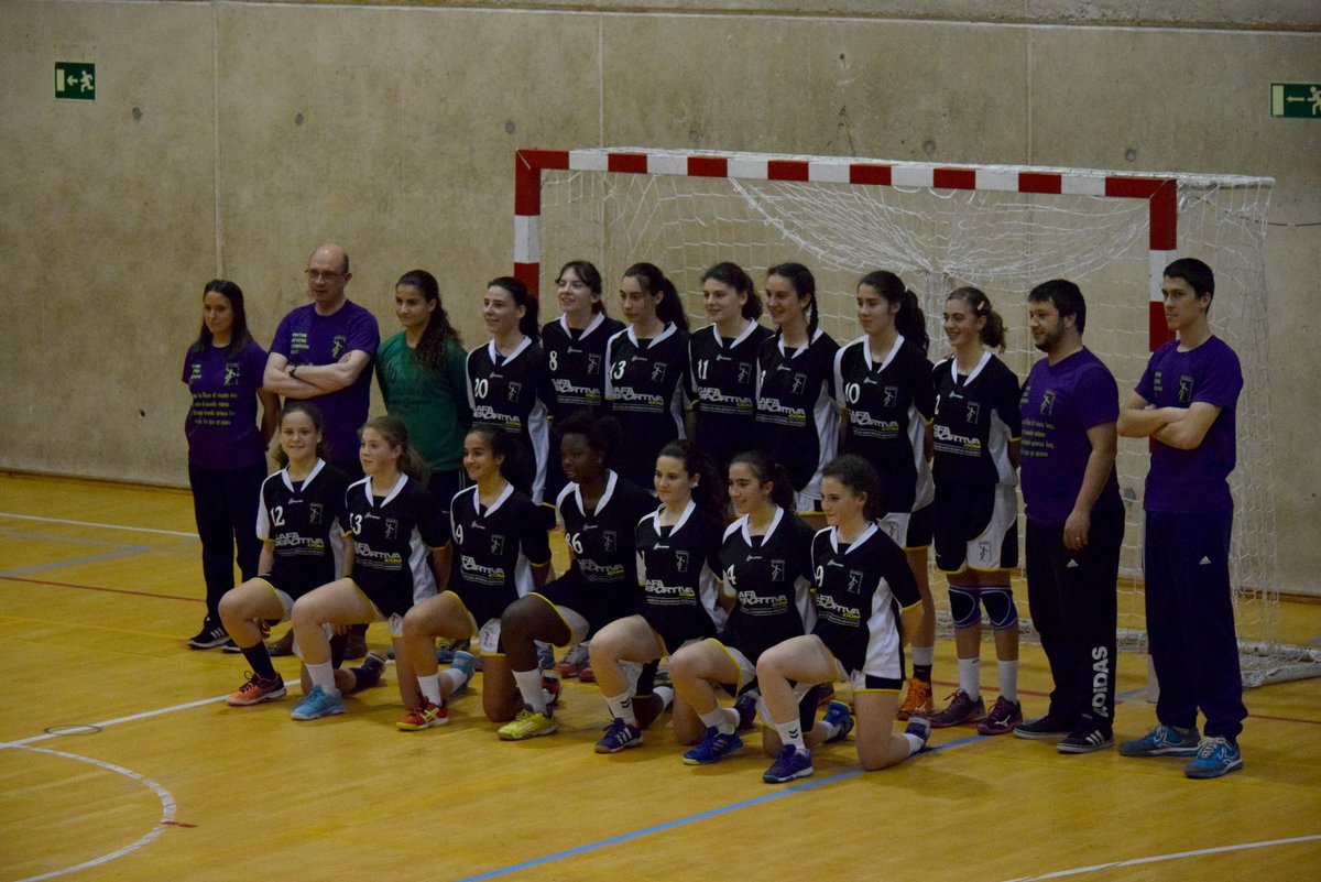Bmconcepcionmad's tweet photo. Hoy 18/3 a las 11:00 h en el Pabellón de los Sueños de Alcobendas jugará su último partido de competición oficial nuestro equipo juvenil femenino, las #HORMIGAS, que tantas alegrías nos han dado en estos años de la mano de @merius_3, llegando al Sector 2016/2017. Gracias,  chicas https://t.co/YdSmwKNgOL