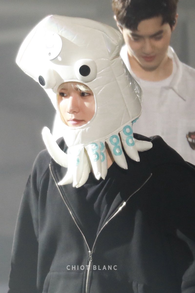 ShinersBR's tweet photo. [🌿😎] O verdadeiro ícone fashion do EXO, Byun Baekhyun! 😂 https://t.co/eok6DNFLMB