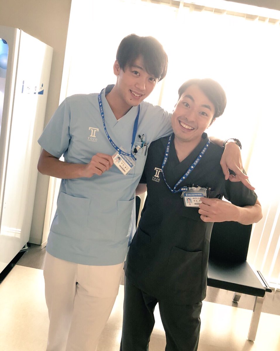 blackpean_tbs's tweet photo. 『ブラックペアン』の初回放送は4月22日に決定‼️
先程放送された第三弾ティザーもYouTubeにアップしました🙆‍♀️
https://t.co/GQjzly8kJi

写真は垣谷先生こと内村遥さん&amp;竹内さんの仲良しコンビ👟

#ブラックペアン
#陸王
#tbs
#日曜劇場
#初回放送は4月22日✨
#公式サイトでカウントダウン開始⏳ https://t.co/4KCW9IVAm0