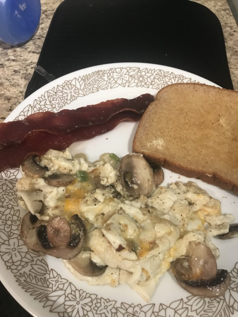 KrimsonKnight's tweet photo. Great workout and #HealthyEating is a good way to start the week. #nupefitness #getkappafit #100strong https://t.co/xGoyLU9Mzu