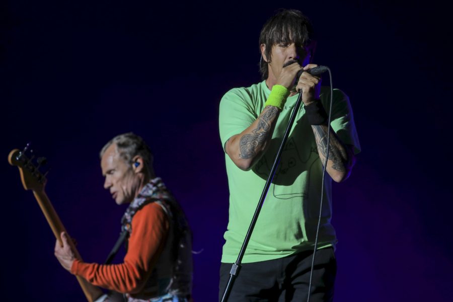 latercera's tweet photo. Red Hot Chili Peppers desató la locura en Lollapalooza (vía @CultoLT) https://t.co/XMVgW7RDh0 https://t.co/VSeMdufJ12
